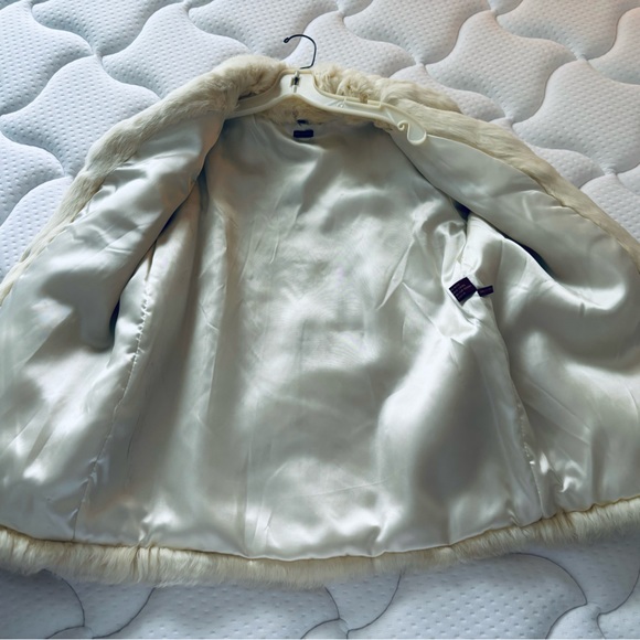 S&M Blazer fur ivory. Hook & loop close, lined pkts, acrylic lining. Sz S/M. - Picture 4 of 9